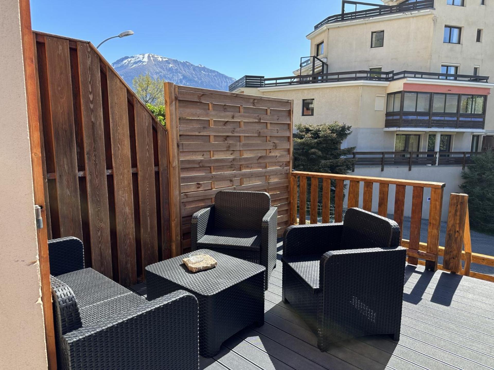 T3 Au Plan D'eau D'embrun Avec Garage Et Terrasse Apartment