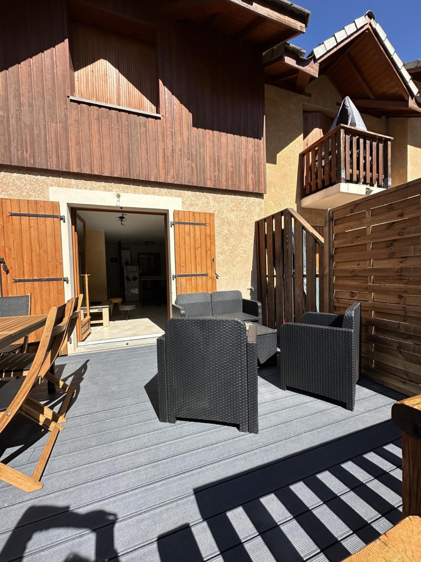 T3 Au Plan D'eau D'embrun Avec Garage Et Terrasse *
