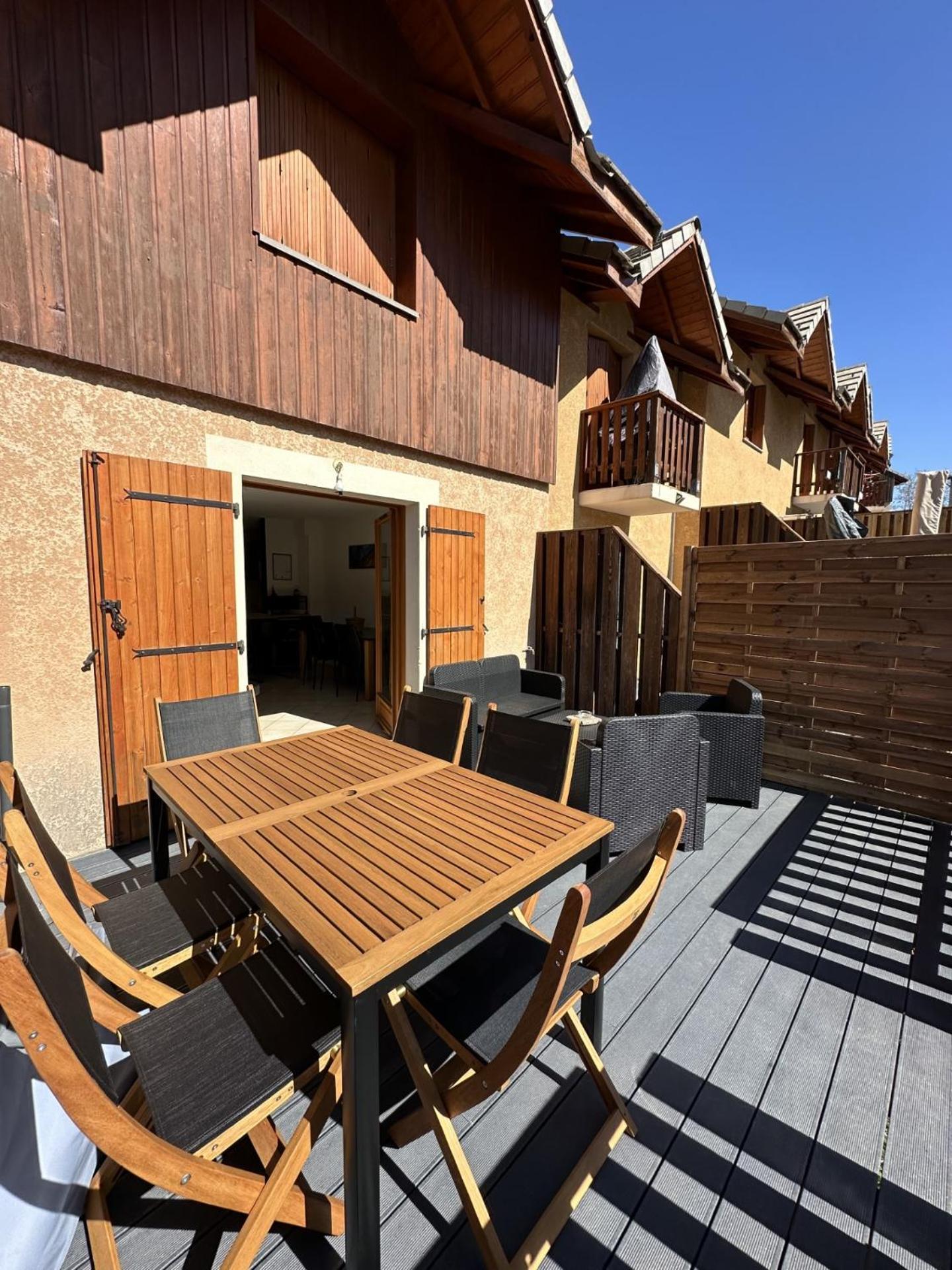 T3 Au Plan D'eau D'embrun Avec Garage Et Terrasse